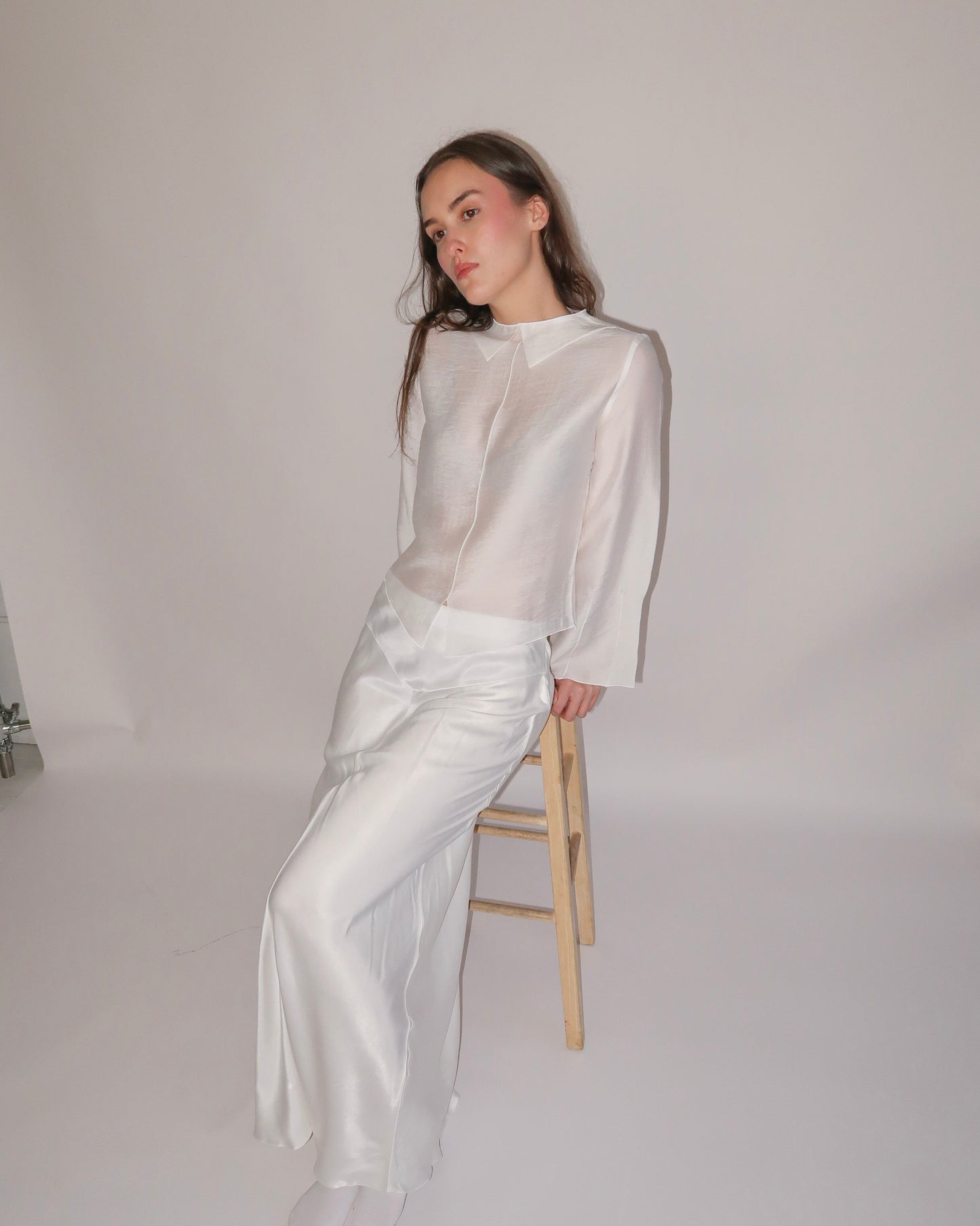 002 Sirenë in White