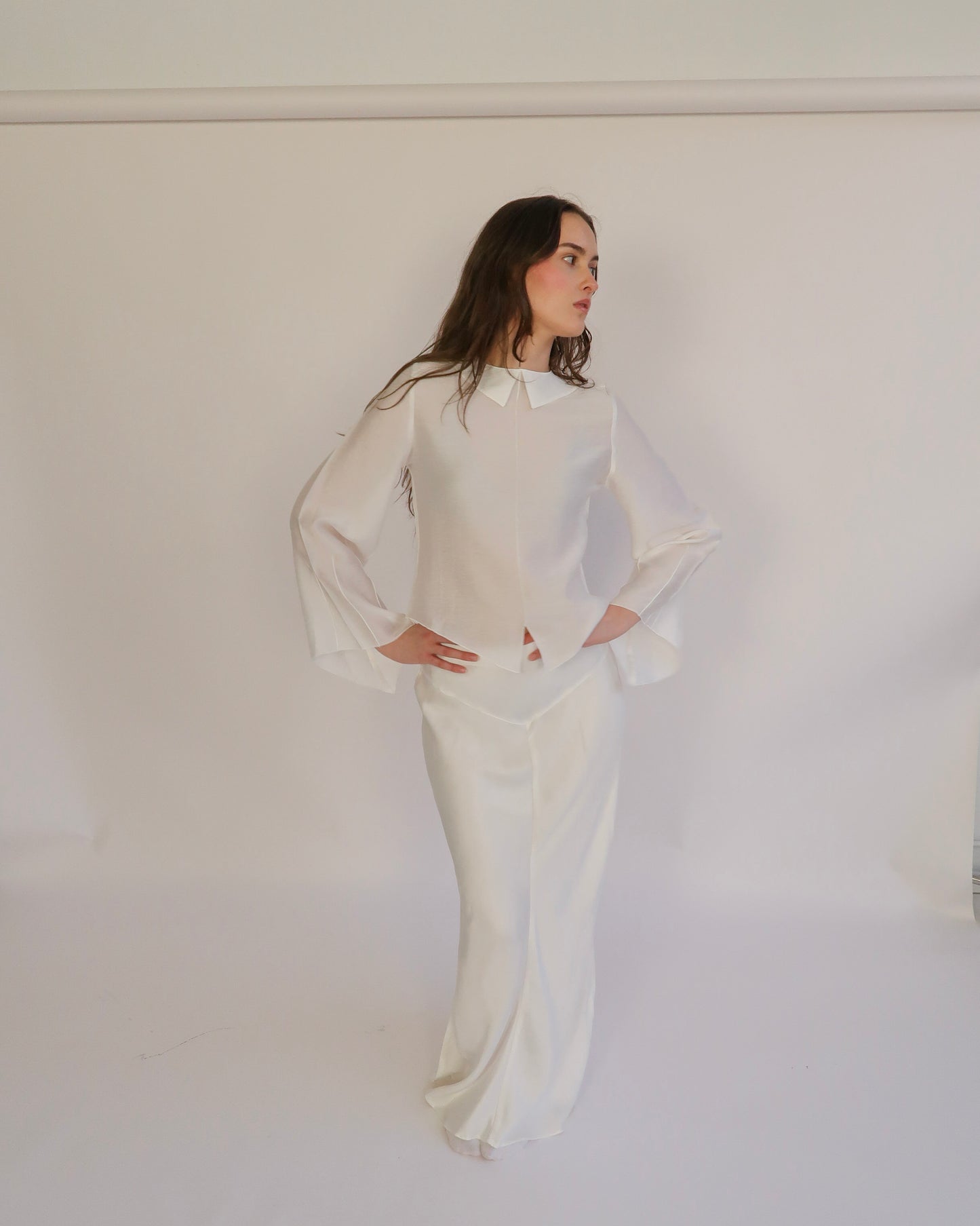 002 Sirenë in White