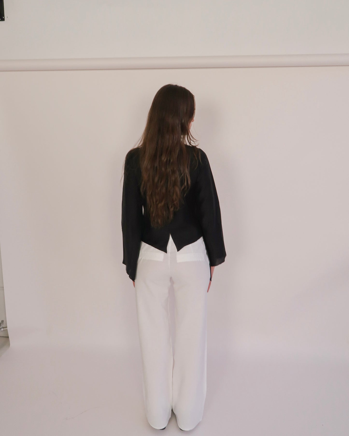 004 Vila in White