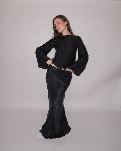 002 Sirenë in Black